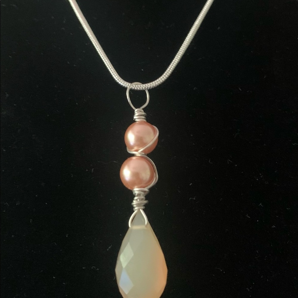 Pearl, Calcedony Tear drop Briolette/Peach Cultured Pearl.SS Wire wrapped - Picture 5 of 8